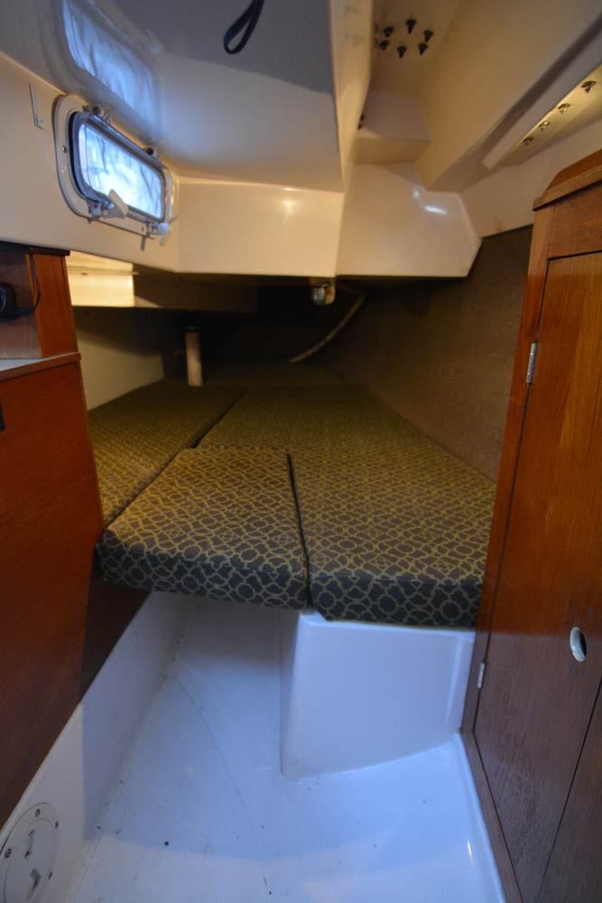 Hunter 31 1984 aft stateroom