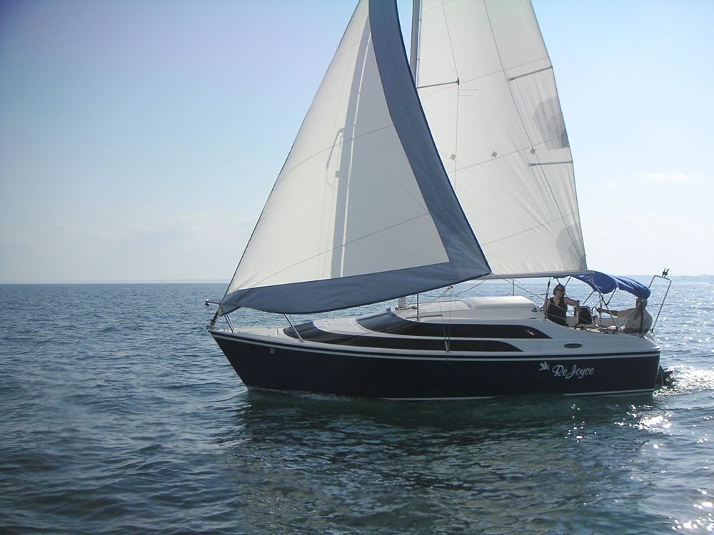 MacGregor 26 sailing