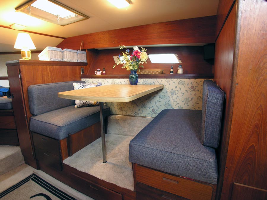 Trojan F32 dinette