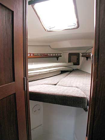 Watkins 29 vee berth - click for larger image